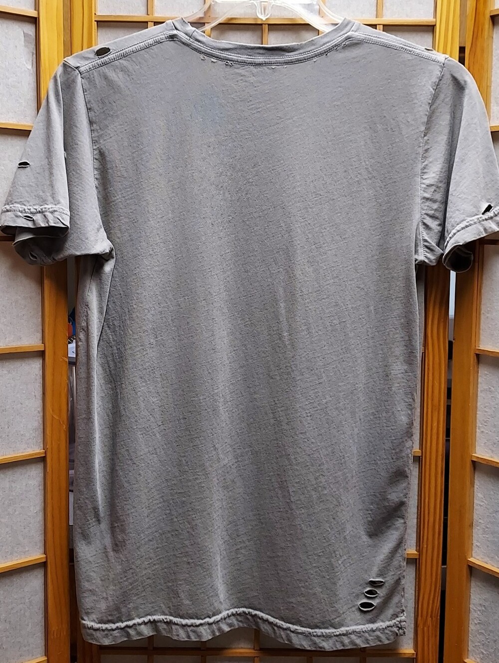 โก๏ธ๐๐ Vici Lulu Simon Studio Lightning Leopard Distressed Hole Shirt Women's S - Picture 4 of 4